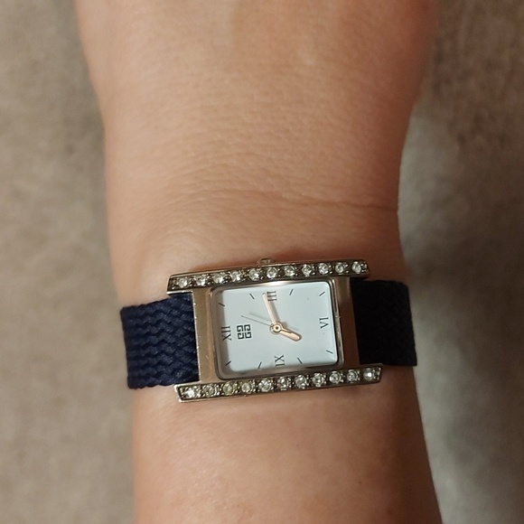 Givenchy watch - Picture 3 of 10